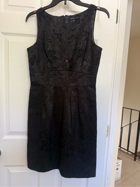Sandra Darren Black Sleeveless Floral Jacquard Sheath Mini Dress